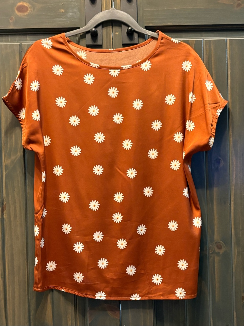 Women's Rust Daisy Print Short Sleeve Top
